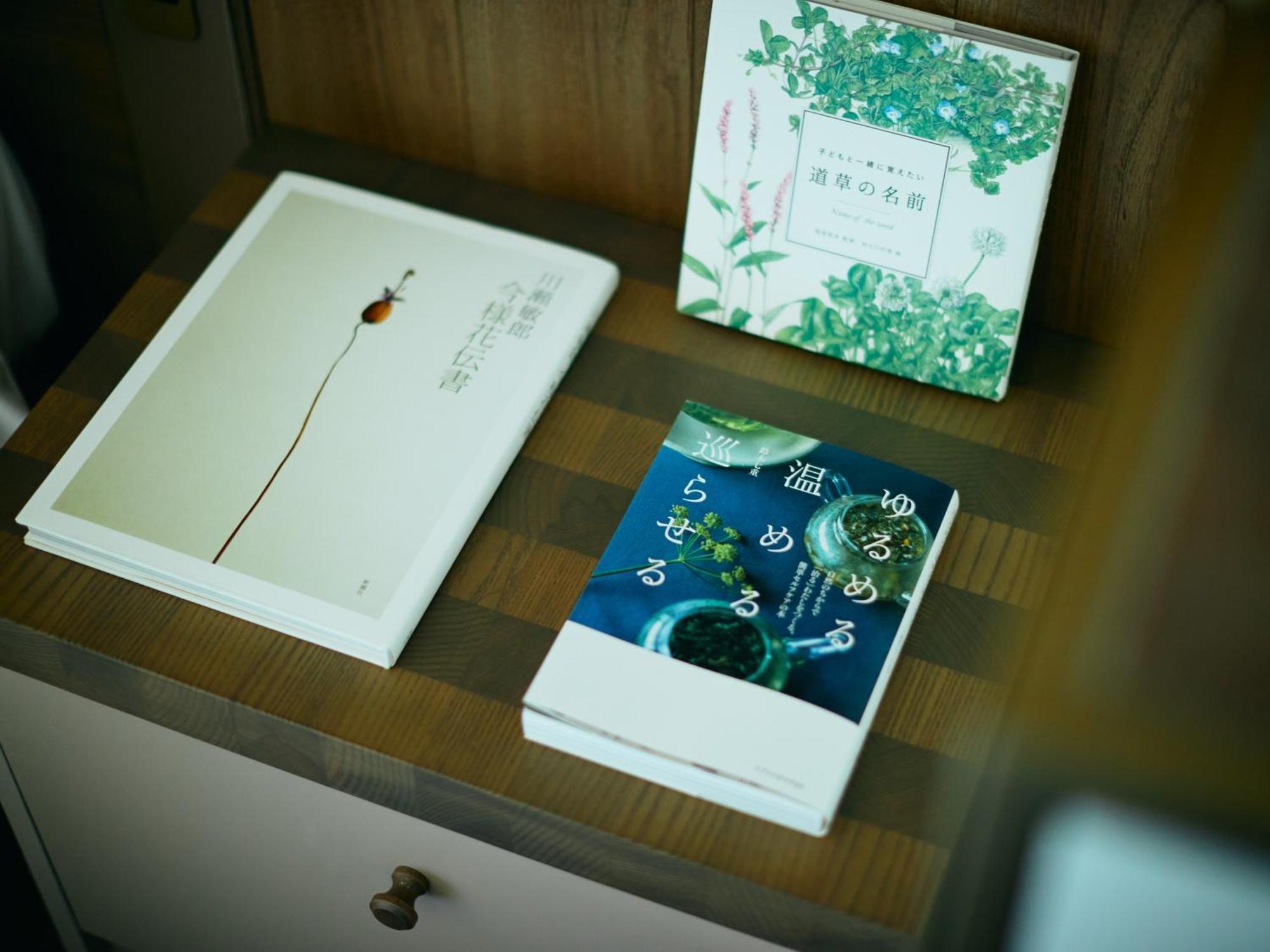 Good Nature Hotel Kyōto Zimmer foto A collection of books on Chinese medicine