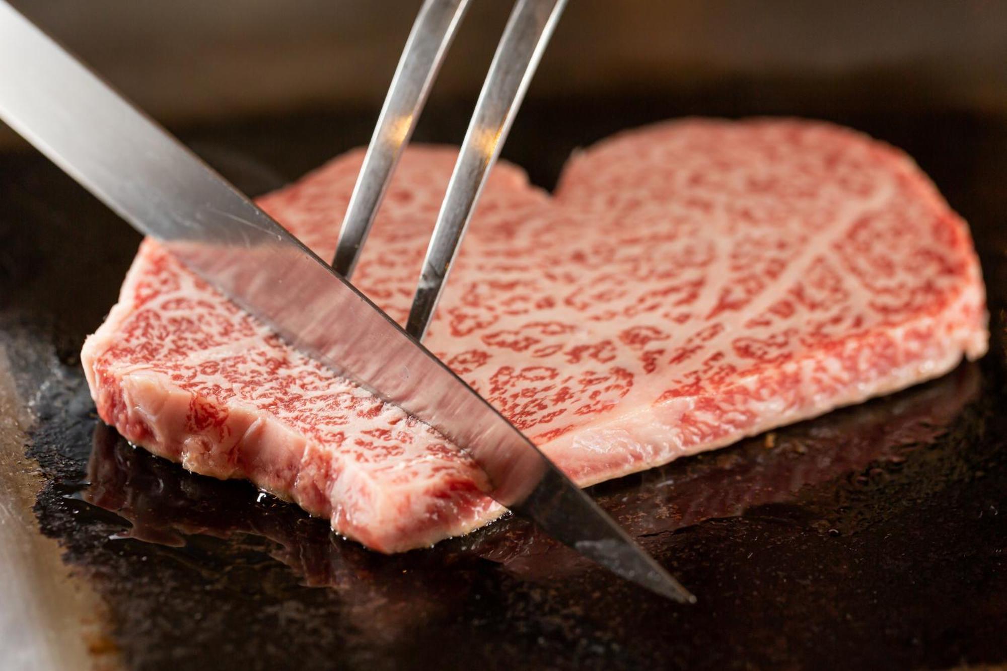 Good Nature Hotel Kyōto Exterior foto A steak being cooked